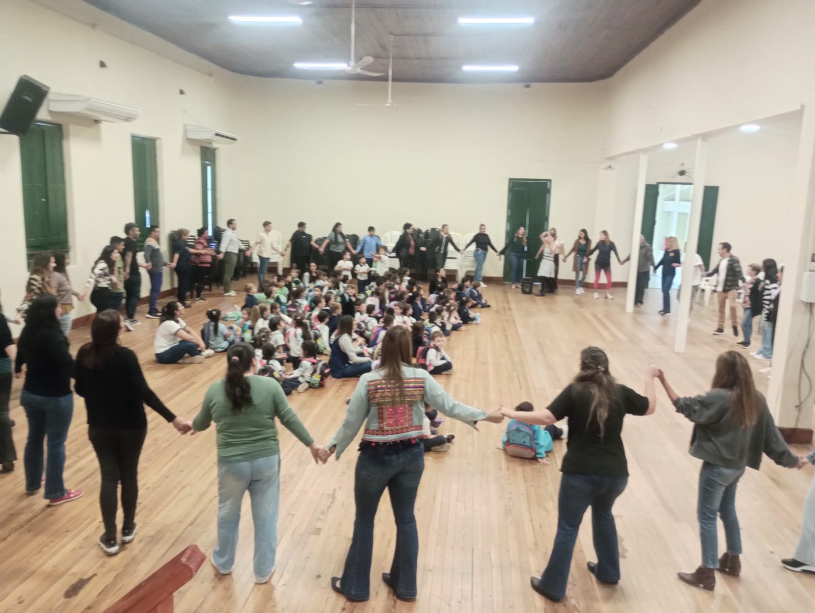 Niños del nivel inicial del Instituto Brizuela en Villa Dolores
